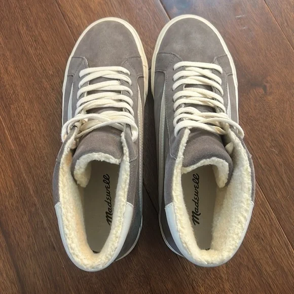 Madewell • Sidewalk High-Top Sneakers in Suede & Sherpa - Picture 6 of 7